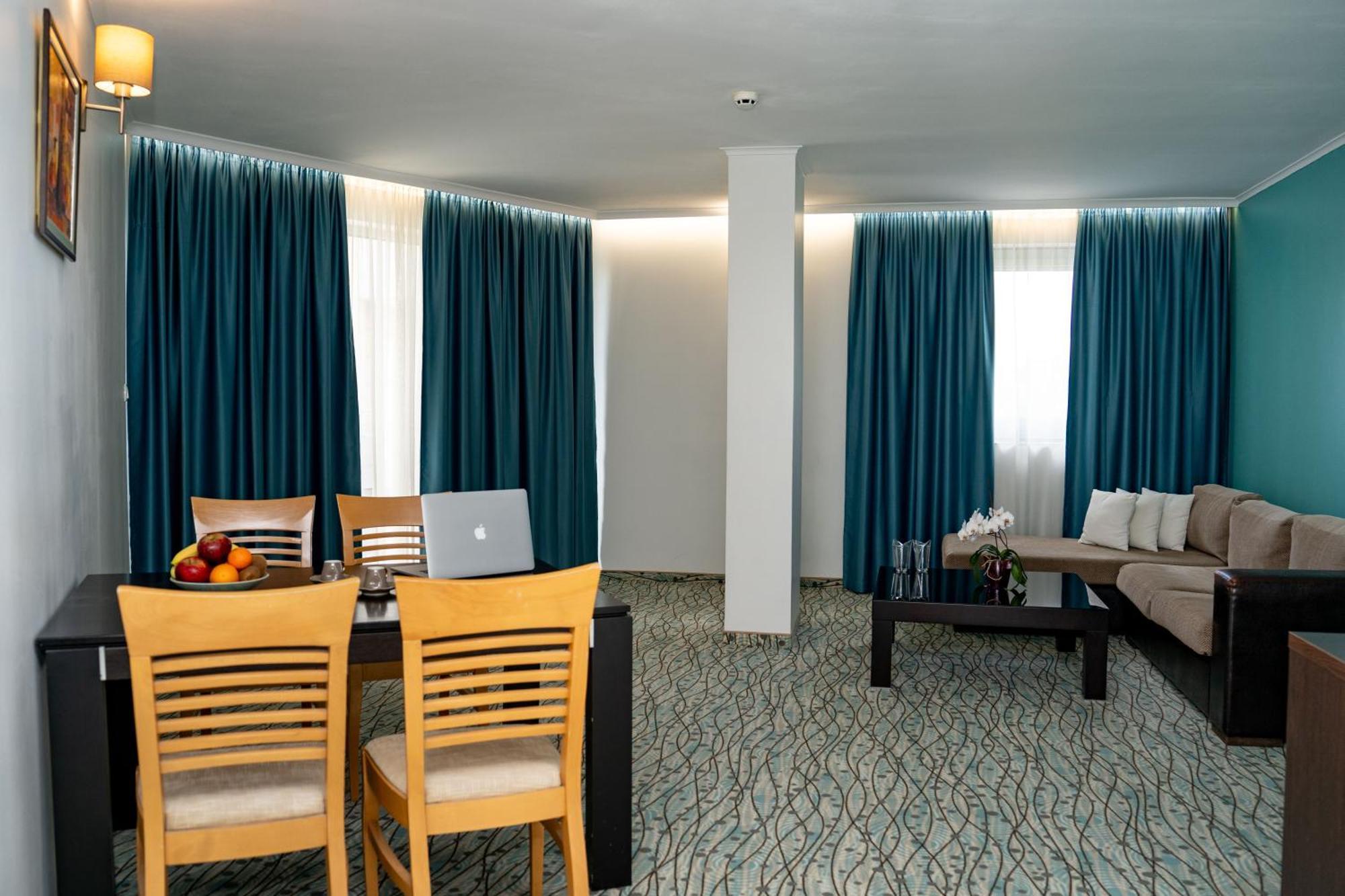 Aqua Hotel Burgas City Exterior foto
